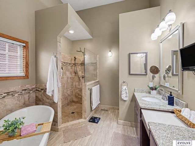 4003 Fox Ridge Circle, Bellevue, NE 68123