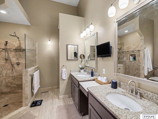 4003 Fox Ridge Circle, Bellevue, NE 68123