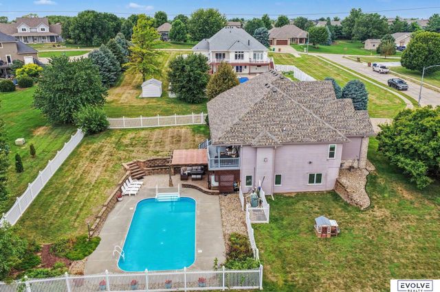 4003 Fox Ridge Circle, Bellevue, NE 68123
