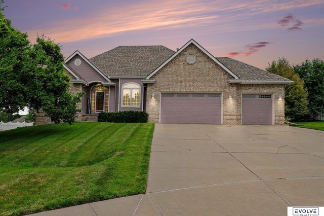4003 Fox Ridge Circle, Bellevue, NE 68123