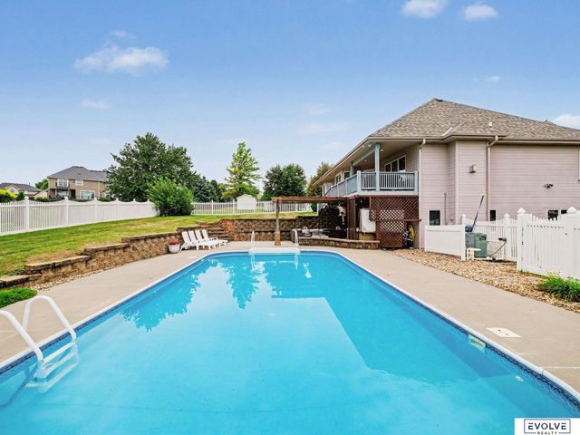 4003 Fox Ridge Circle, Bellevue, NE 68123