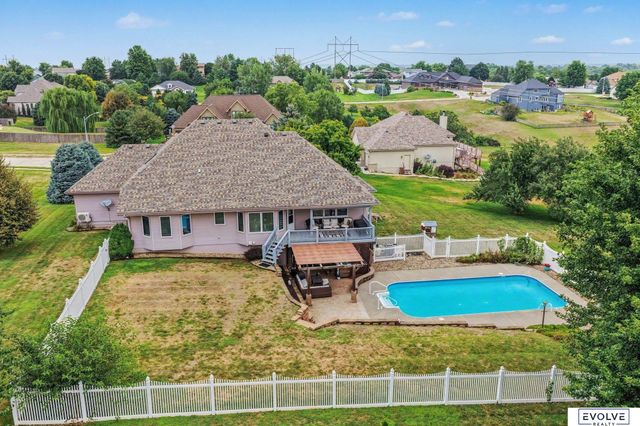 4003 Fox Ridge Circle, Bellevue, NE 68123