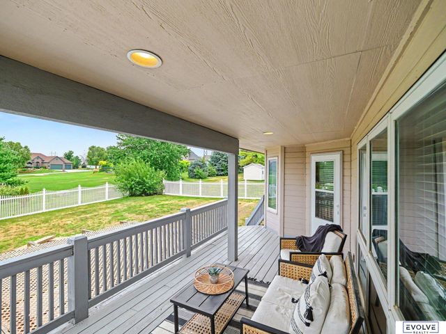 4003 Fox Ridge Circle, Bellevue, NE 68123