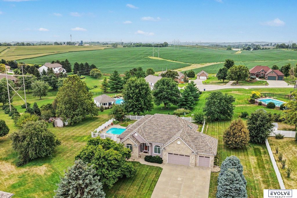 4003 Fox Ridge Circle, Bellevue, NE 68123