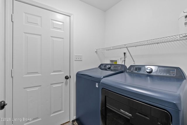 4703 Oak Pointe Dr, Louisville, KY 40245