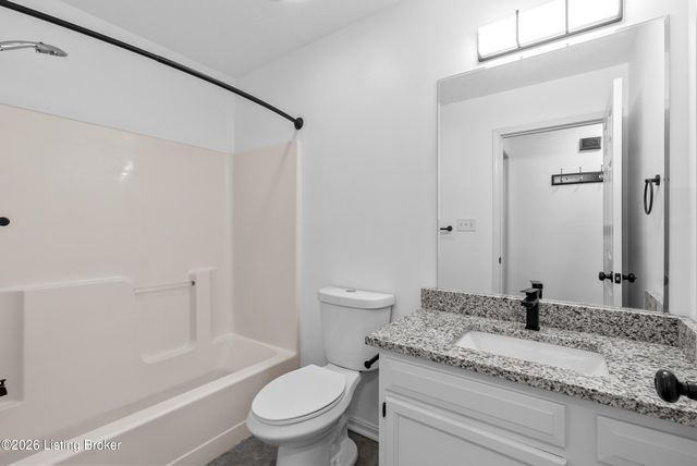 4703 Oak Pointe Dr, Louisville, KY 40245