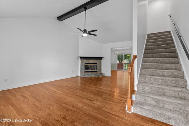 4703 Oak Pointe Dr, Louisville, KY 40245