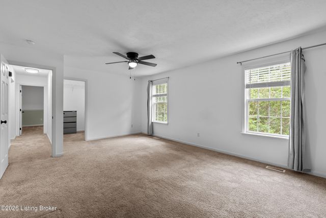 4703 Oak Pointe Dr, Louisville, KY 40245