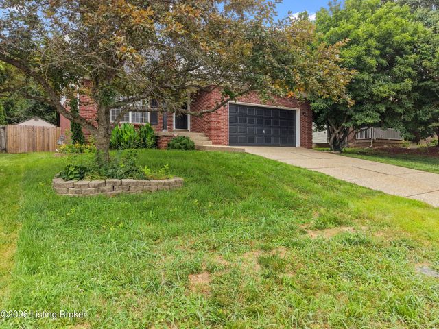 4703 Oak Pointe Dr, Louisville, KY 40245