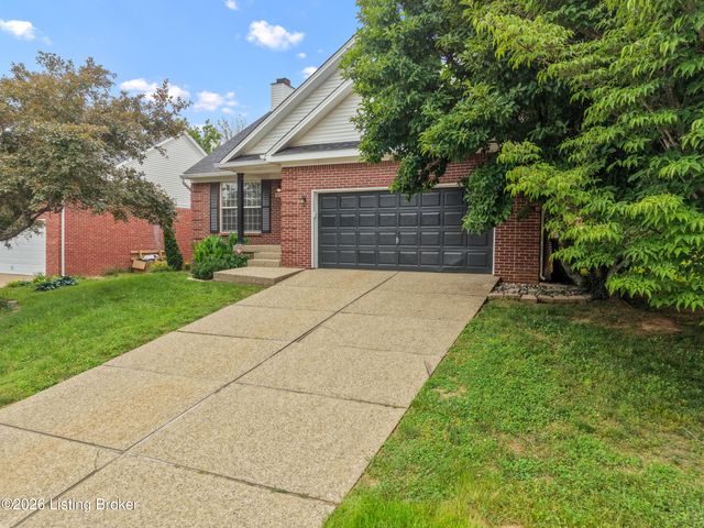 4703 Oak Pointe Dr, Louisville, KY 40245