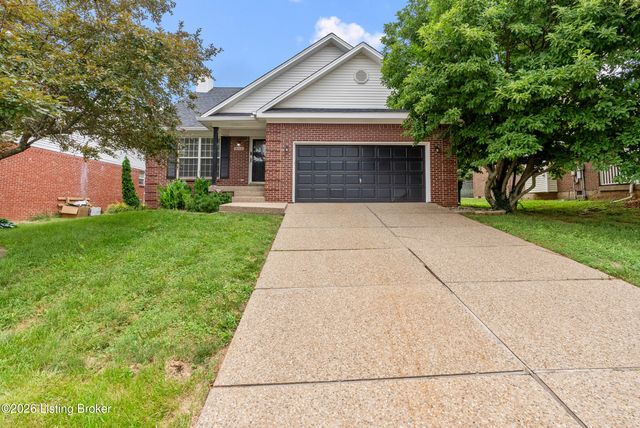 4703 Oak Pointe Dr, Louisville, KY 40245