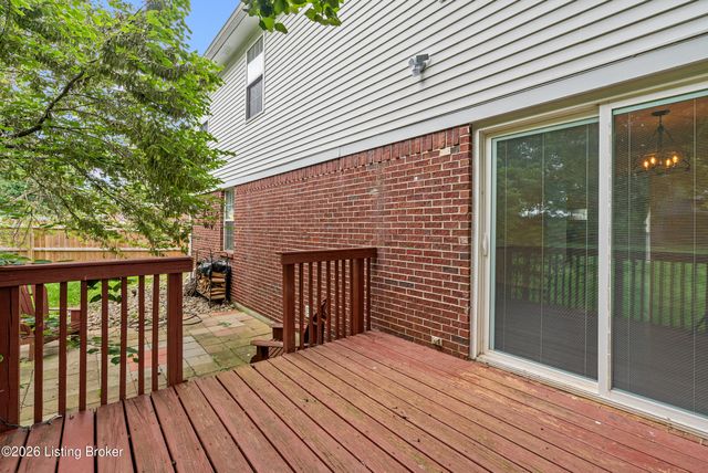 4703 Oak Pointe Dr, Louisville, KY 40245