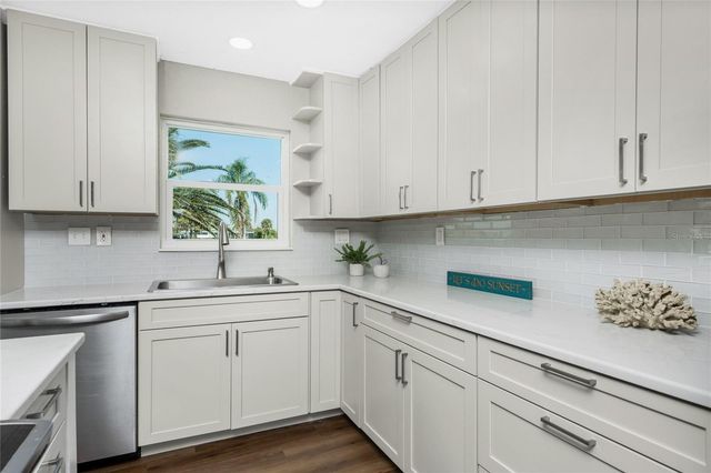 72 OAKLAND HILLS COURT, Rotonda West, FL 33947