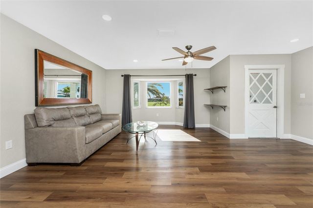 72 OAKLAND HILLS COURT, Rotonda West, FL 33947