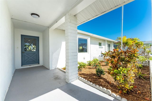 72 OAKLAND HILLS COURT, Rotonda West, FL 33947