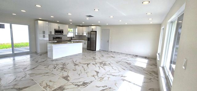 303 SW 33RD Terrace, Deerfield Beach, FL 33442