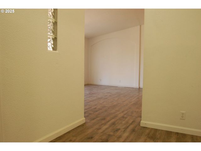 49545 MCKENZIE Hwy, Vida, OR 97488