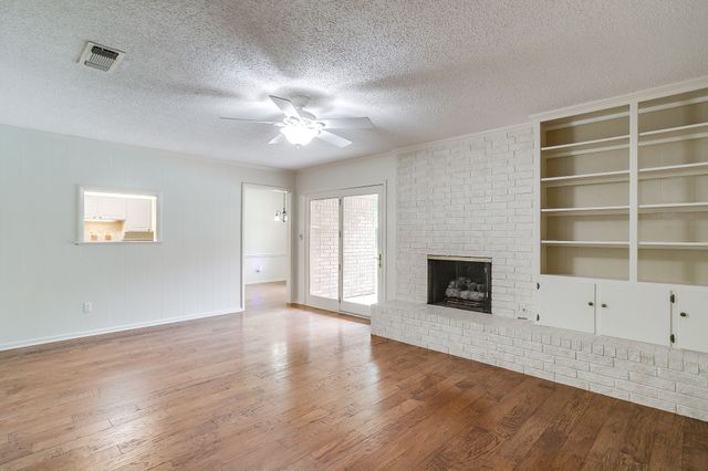 8520 Marys Creek Drive, Benbrook, TX 76116