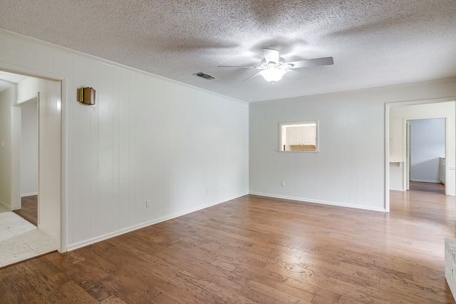 8520 Marys Creek Drive, Benbrook, TX 76116