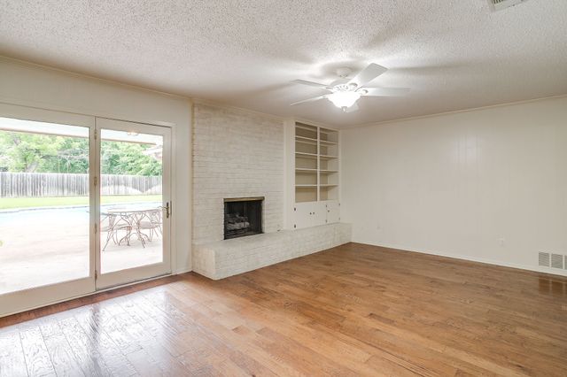 8520 Marys Creek Drive, Benbrook, TX 76116