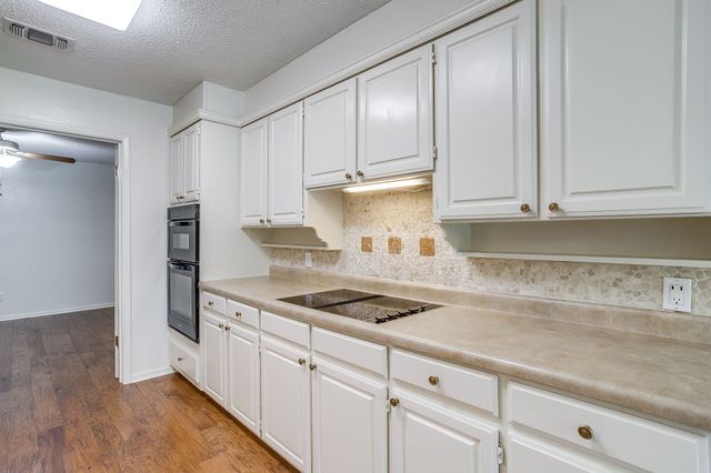 8520 Marys Creek Drive, Benbrook, TX 76116