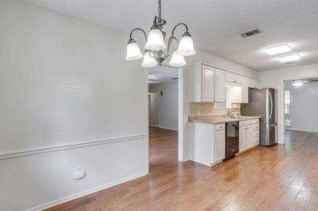 8520 Marys Creek Drive, Benbrook, TX 76116