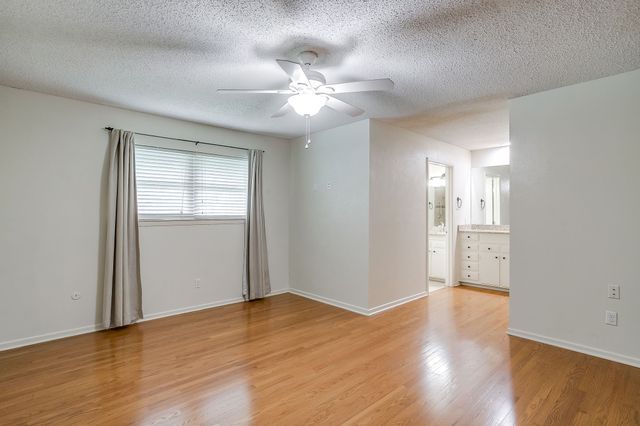 8520 Marys Creek Drive, Benbrook, TX 76116
