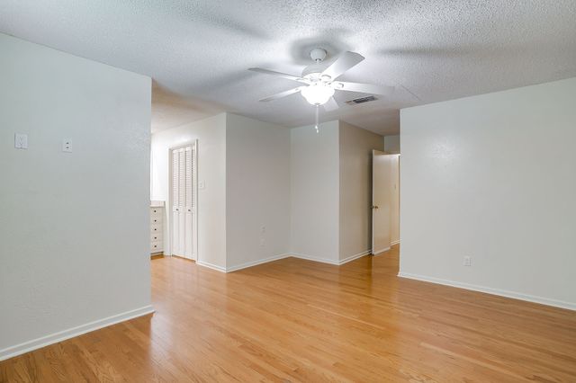 8520 Marys Creek Drive, Benbrook, TX 76116
