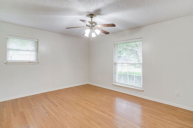 8520 Marys Creek Drive, Benbrook, TX 76116