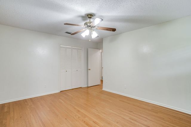 8520 Marys Creek Drive, Benbrook, TX 76116