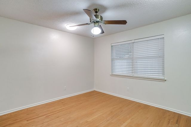 8520 Marys Creek Drive, Benbrook, TX 76116