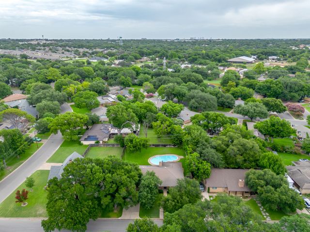 8520 Marys Creek Drive, Benbrook, TX 76116