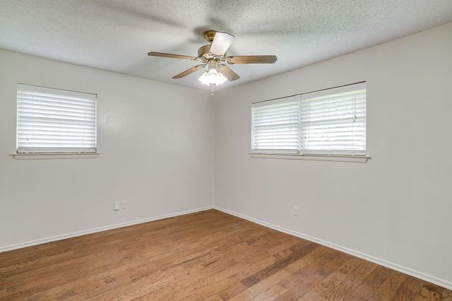 8520 Marys Creek Drive, Benbrook, TX 76116