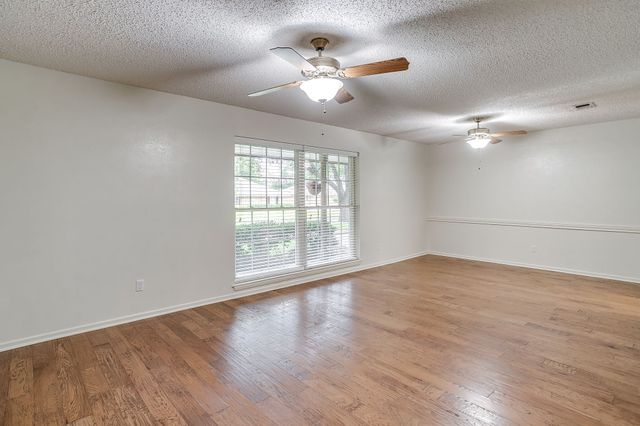 8520 Marys Creek Drive, Benbrook, TX 76116