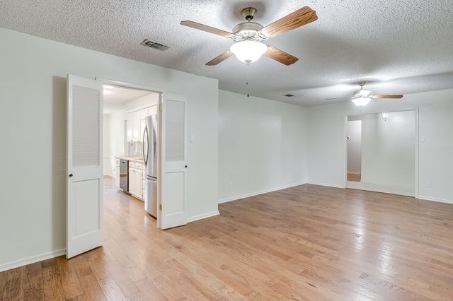 8520 Marys Creek Drive, Benbrook, TX 76116