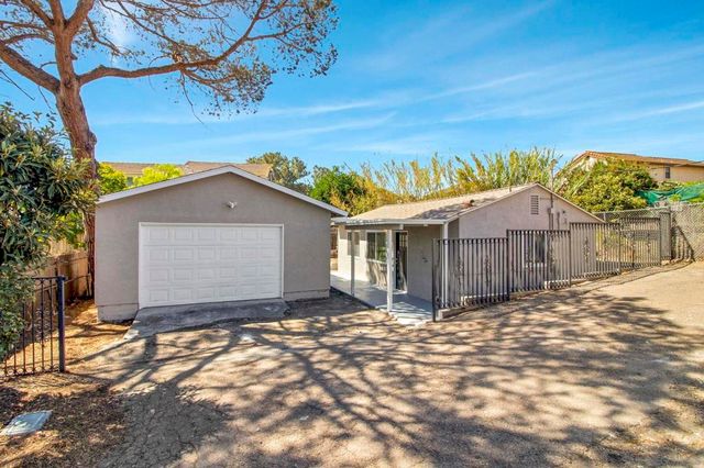 7953 55 Lansing Dr, Lemon Grove, CA 91945