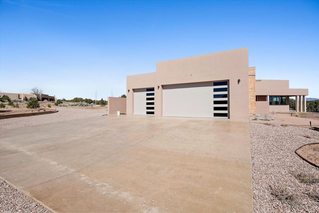2 Calle Ventoso W, Santa Fe, NM 87506