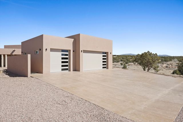 2 Calle Ventoso W, Santa Fe, NM 87506