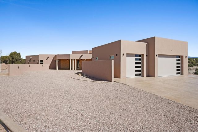 2 Calle Ventoso W, Santa Fe, NM 87506