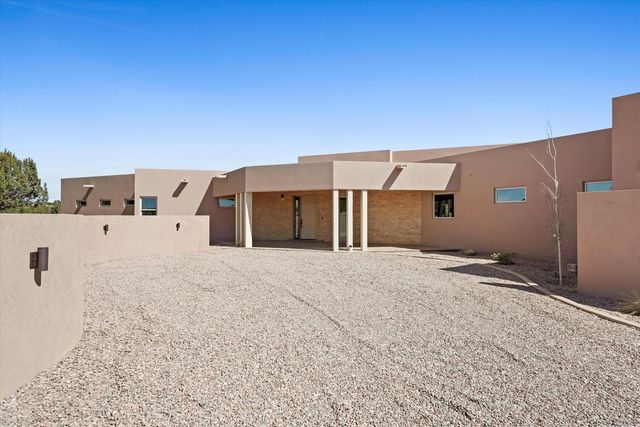 2 Calle Ventoso W, Santa Fe, NM 87506