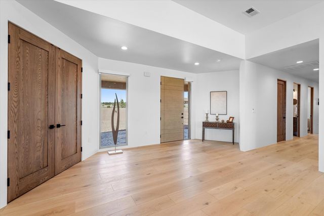 2 Calle Ventoso W, Santa Fe, NM 87506