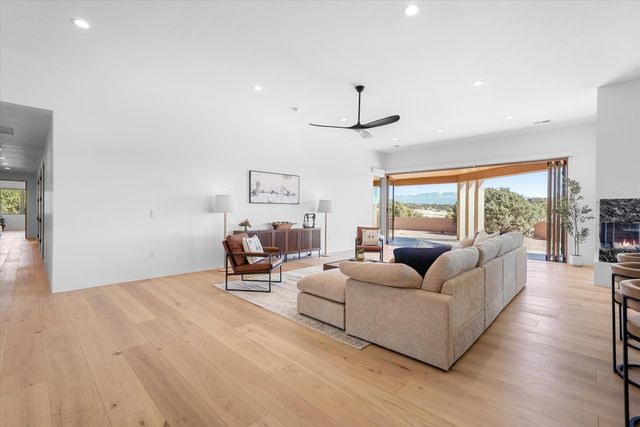 2 Calle Ventoso W, Santa Fe, NM 87506