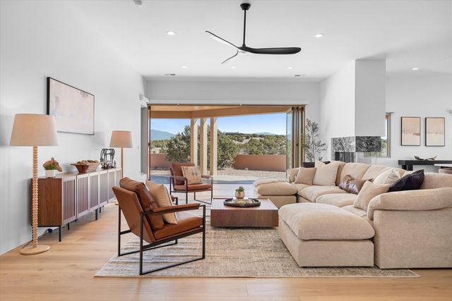 2 Calle Ventoso W, Santa Fe, NM 87506