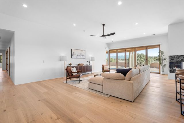 2 Calle Ventoso W, Santa Fe, NM 87506