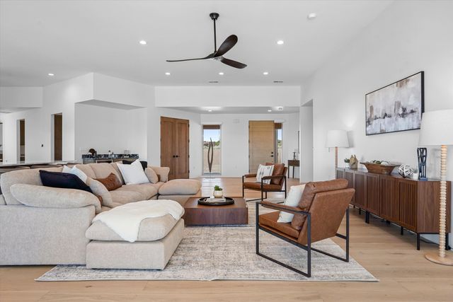 2 Calle Ventoso W, Santa Fe, NM 87506