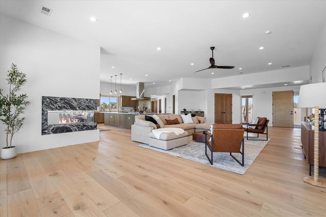 2 Calle Ventoso W, Santa Fe, NM 87506