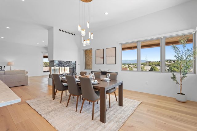 2 Calle Ventoso W, Santa Fe, NM 87506