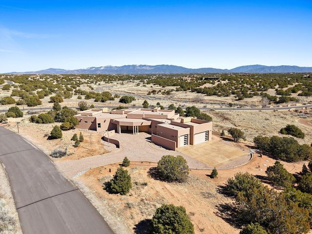 2 Calle Ventoso W, Santa Fe, NM 87506