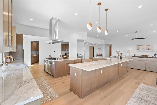 2 Calle Ventoso W, Santa Fe, NM 87506