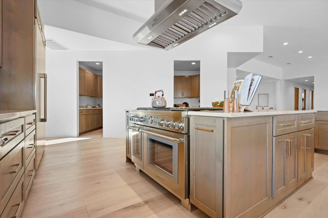 2 Calle Ventoso W, Santa Fe, NM 87506